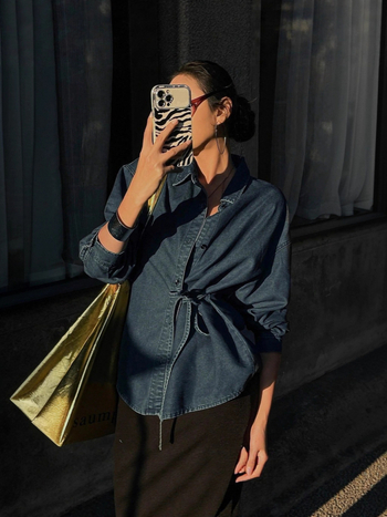 Denim-jakk ees nööriga ja nuppudega, pikad varrukad, keskmine pikkus