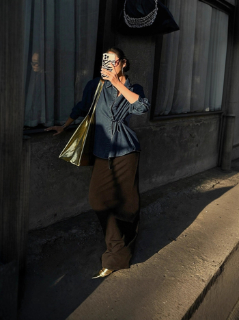 Denim-jakk ees nööriga ja nuppudega, pikad varrukad, keskmine pikkus