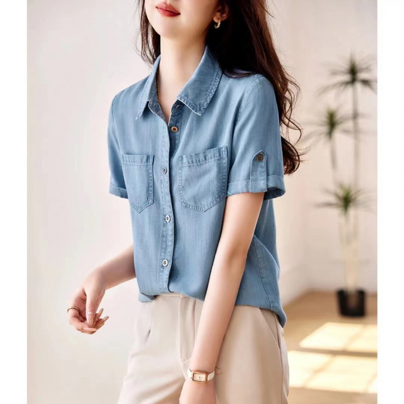 Denim särk halter-kaelaga, sirge lõige, lühikeste varrukatega, ühtlane muster, suvi 2025, linn stiil