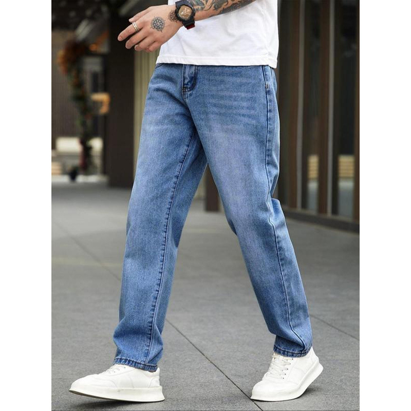 Дънки — прав силует, полиестерова смесена материя, поларена подплата, двойна талия, закопчаване с връзка