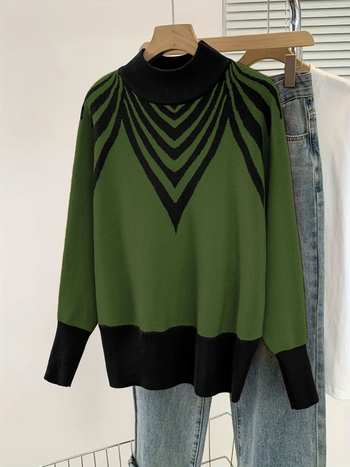 Свитер със смес от вискоза и полиестер, свободна кройка, дълъг ръкав, полутурникел яка