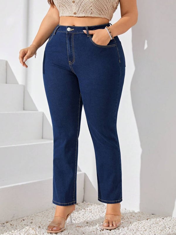Дънки с прави крачоли и еластична материя, средно повдигната талия, деним със съдържание 50–70% памук и до 30% полиестер, средна дебелина, дълги панталони за жени