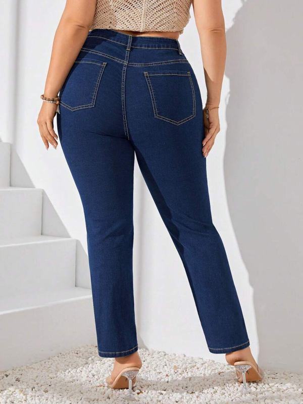 Дънки с прави крачоли и еластична материя, средно повдигната талия, деним със съдържание 50–70% памук и до 30% полиестер, средна дебелина, дълги панталони за жени