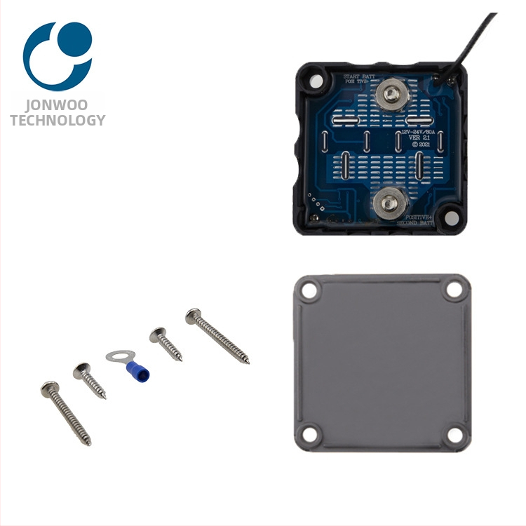 Inteligentný voltmeter s izolátorom pre dvojbatériový systém pre auto, karavan a jachtu, 12V 140A