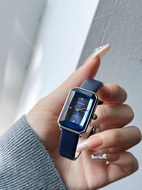 Дамски часовник с правоъгълен циферблат, кожена каишка, кварцов механизъм, корпус от сплав, спирална корона