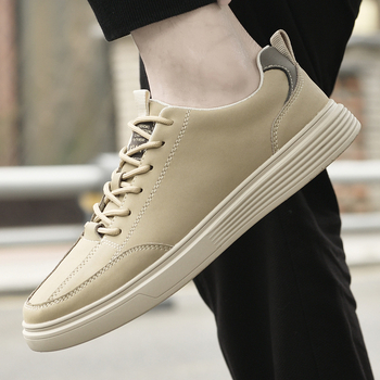 Meeste tossud: ümmarguse ninaga, pealmine kiht superkiududest, kummist tald, paeltega kinnitatav, vastupidavad kulumisele