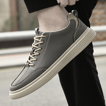 Meeste tossud: ümmarguse ninaga, pealmine kiht superkiududest, kummist tald, paeltega kinnitatav, vastupidavad kulumisele