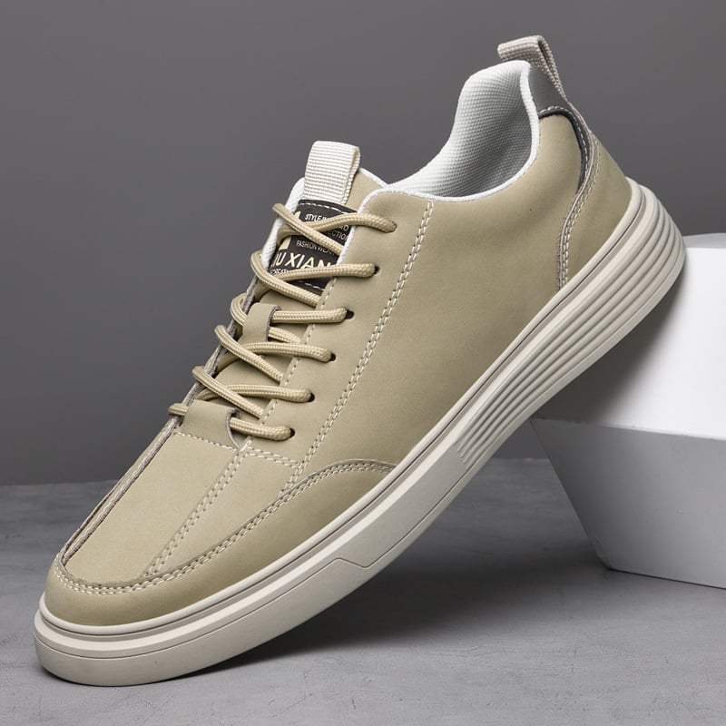 Meeste tossud: ümmarguse ninaga, pealmine kiht superkiududest, kummist tald, paeltega kinnitatav, vastupidavad kulumisele