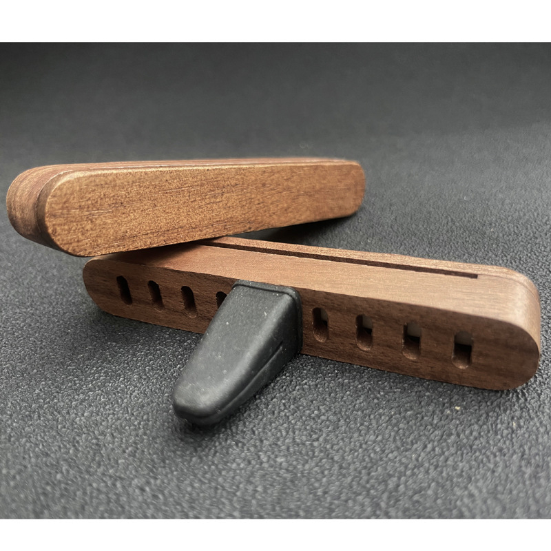 Puidust auto lõhna difuuser klipp õhuava jaoks, avatud kaanega, graveeritav logo, materjal: puit; aurustumise aeg üle 90 päeva