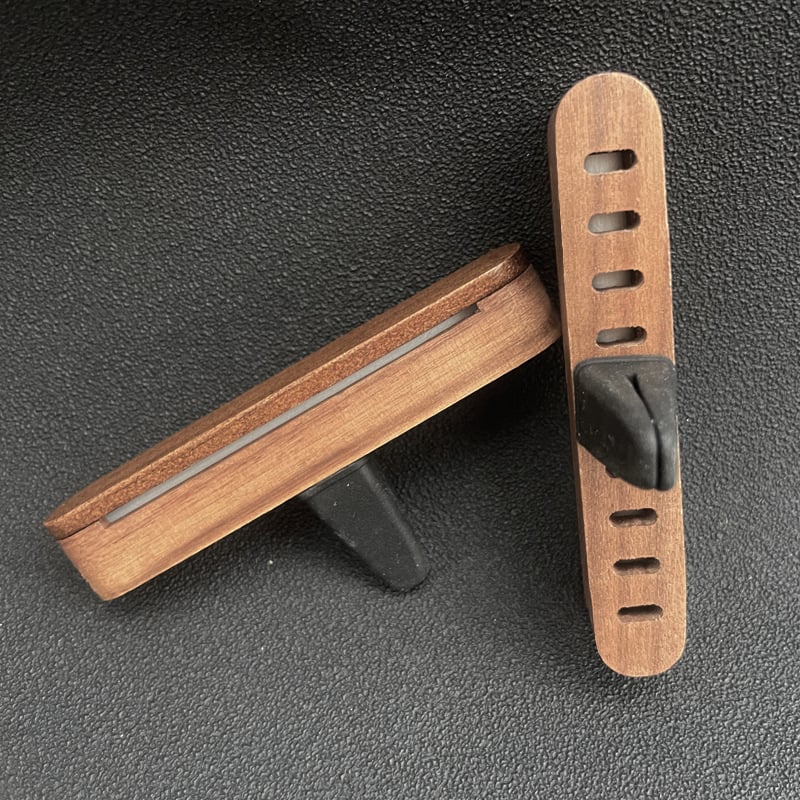 Puidust auto lõhna difuuser klipp õhuava jaoks, avatud kaanega, graveeritav logo, materjal: puit; aurustumise aeg üle 90 päeva