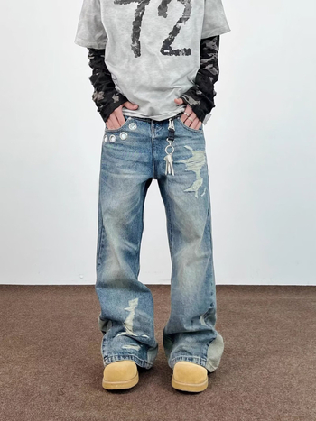 Дънки, свободна кройка, патчворк и distressed, деконструиран дизайн, средна талия, цип, памучен деним, микроеластичност, леко разширени крачоли