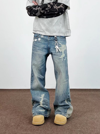 Дънки, свободна кройка, патчворк и distressed, деконструиран дизайн, средна талия, цип, памучен деним, микроеластичност, леко разширени крачоли