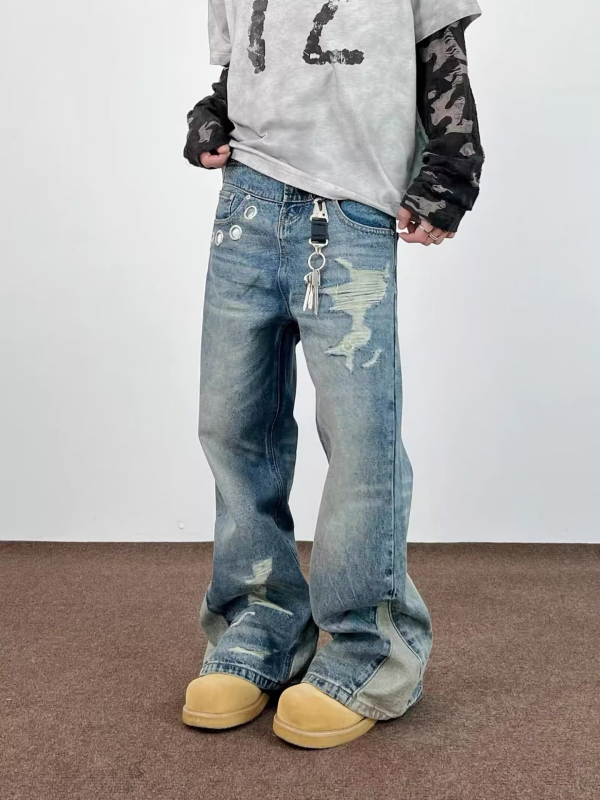 Дънки, свободна кройка, патчворк и distressed, деконструиран дизайн, средна талия, цип, памучен деним, микроеластичност, леко разширени крачоли