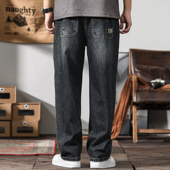 Мъжки дънки — свободна кройка, средна талия, цип, деним 70% памук, измити и издраяни краища