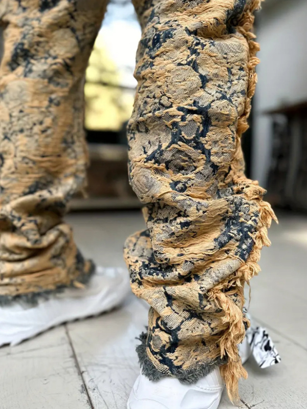 Дънки с прав и свободен силует, дистрес със бродирани нашивки, средна талия, цип за закопчаване, памучен деним с лека еластичност