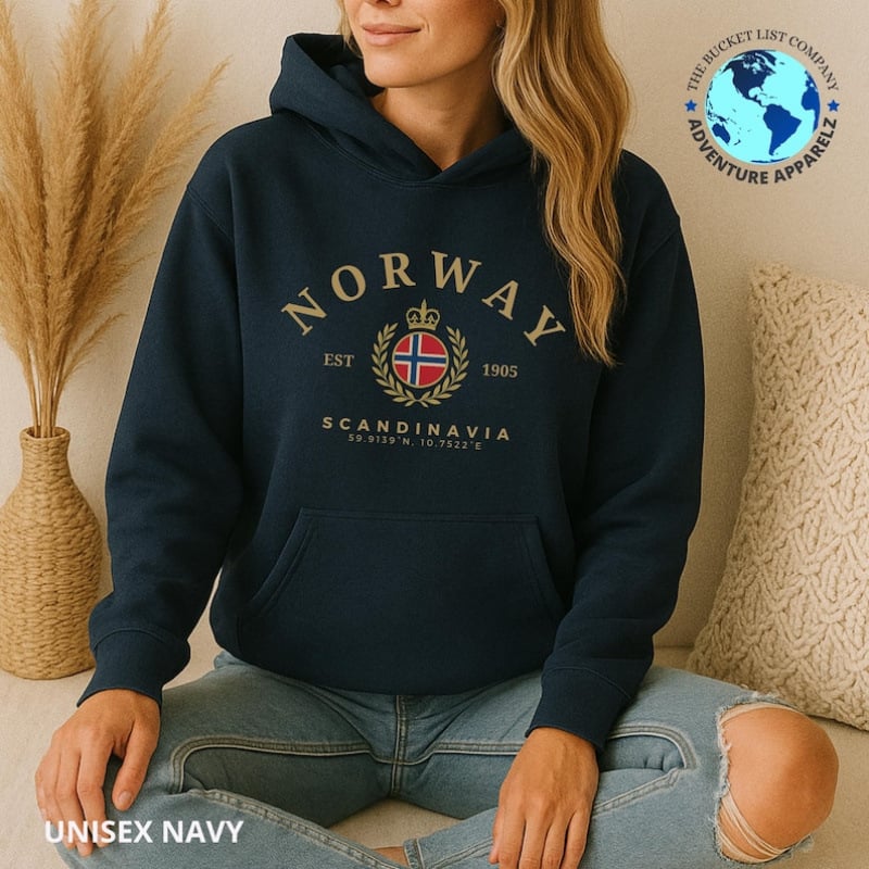 Norway Hoodie — лек полиестров суитшърт с принт, качулка, кръгло деколте, дълги ръкави, джоб кенгуру