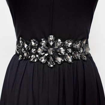 Ръчно нашит колан от велур с мънисти и PVC ролкова катарама