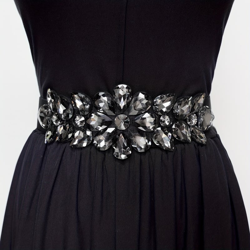 Ръчно нашит колан от велур с мънисти и PVC ролкова катарама