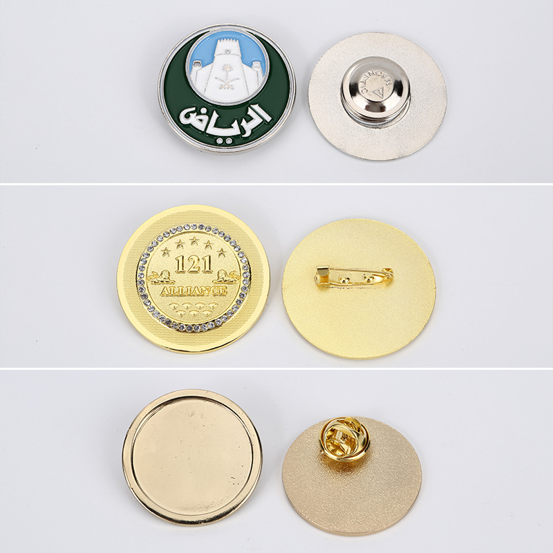 Metallist märgis kohandatud logoga, tsink sulam, die-casting valatud, kinnitus: liblikaklamber, nõel või nupud, kinkekarp