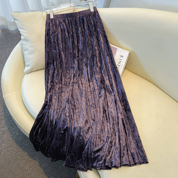 Плисирана пола с миди дължина, елегантен силует, полиестер-ацетатова смес (80–90% полиестер; <30% ацетат), микроеластичност, есенно-зимна колекция 2025