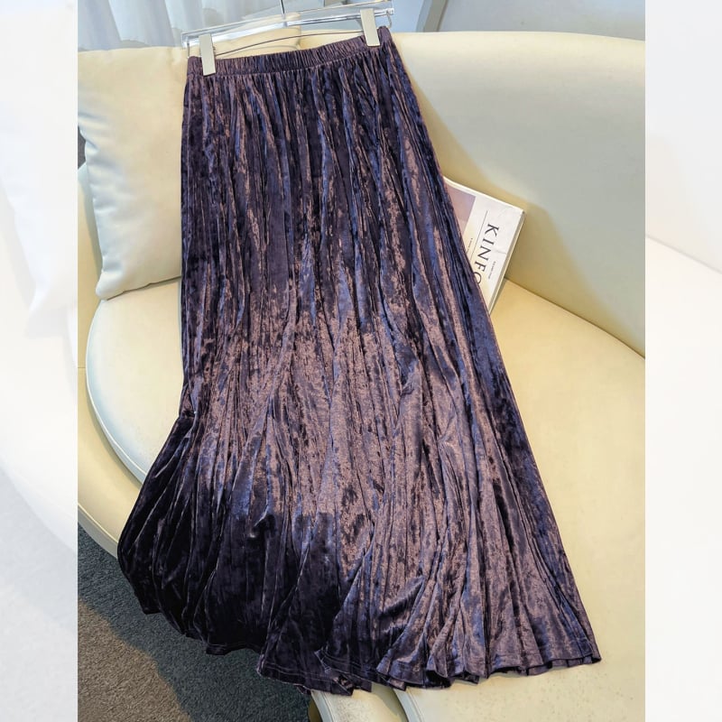 Плисирана пола с миди дължина, елегантен силует, полиестер-ацетатова смес (80–90% полиестер; <30% ацетат), микроеластичност, есенно-зимна колекция 2025