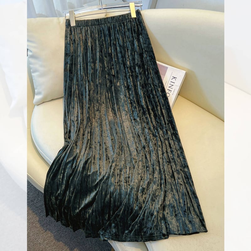 Плисирана пола с миди дължина, елегантен силует, полиестер-ацетатова смес (80–90% полиестер; <30% ацетат), микроеластичност, есенно-зимна колекция 2025