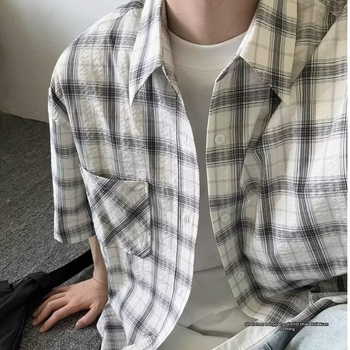 Meeste särk – linane 96%+, ruuduline muster, lappkrae, lühikesed varrukad, vaba lõige