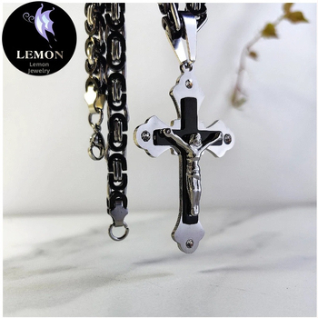 Limon roostevabast terasest kaelakee – geomeetriline disain, ristripats teemantidega, elektroplaadimine