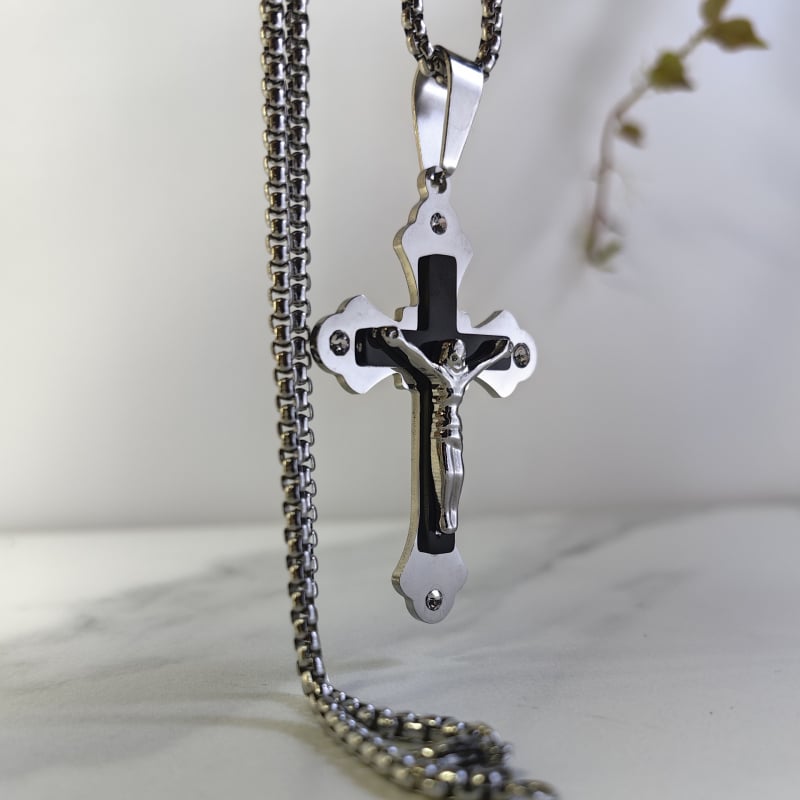 Колие от неръждаема стомана Limon – геометричен дизайн, кръст с диаманти, електроплатирано