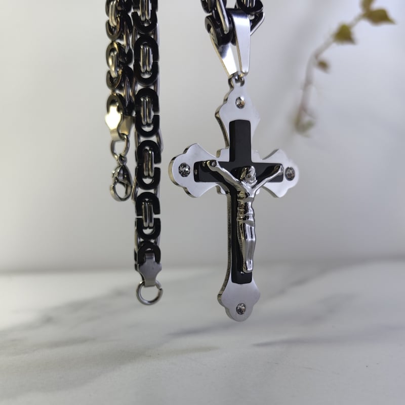 Колие от неръждаема стомана Limon – геометричен дизайн, кръст с диаманти, електроплатирано