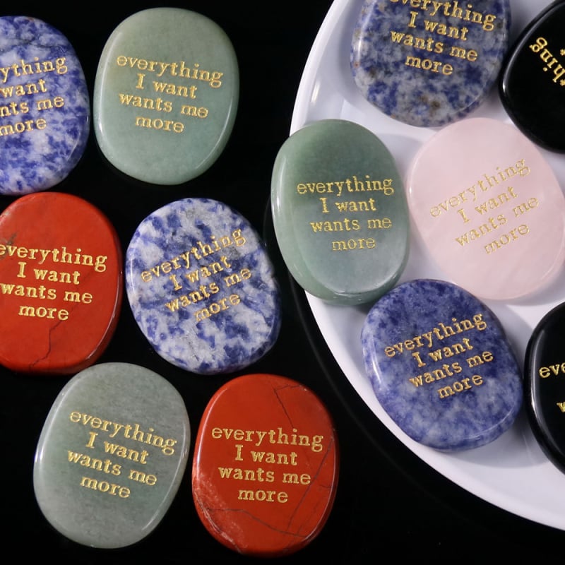 Гравиран овален обсидианов палмов камък за облекчаване на стреса