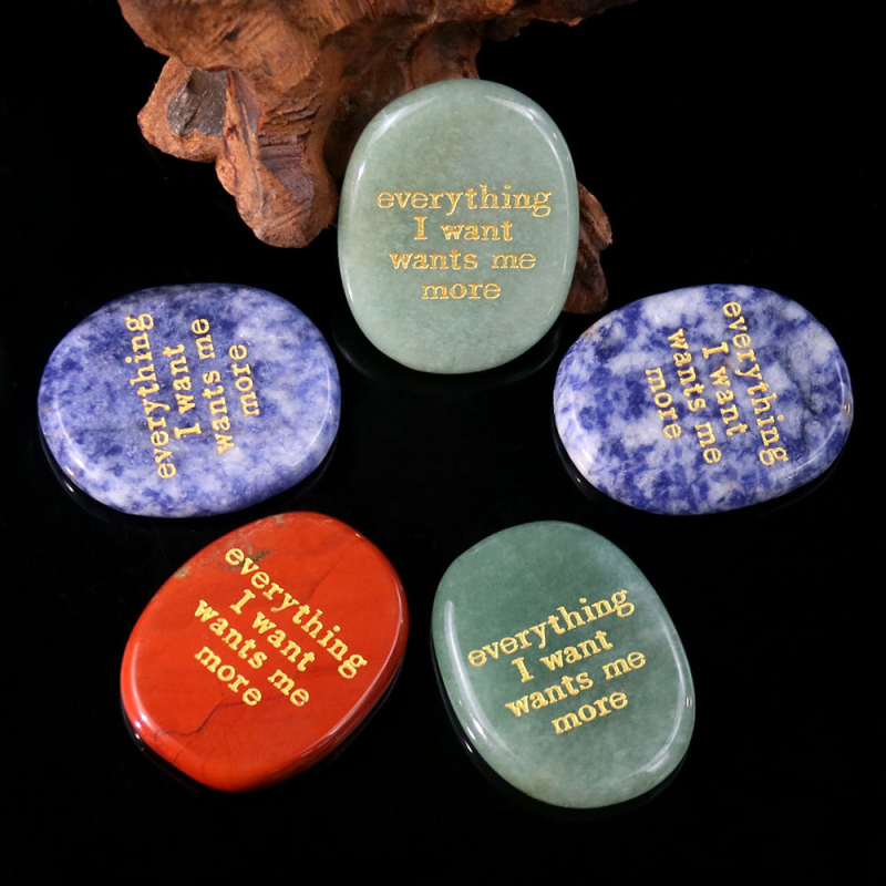 Гравиран овален обсидианов палмов камък за облекчаване на стреса