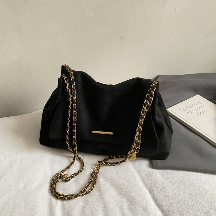 Τσάντα Tote από δέρμα ελάφου, οριζόντια τετράγωνο σχήμα, κλείσιμο με καπάκι, εσωτερική τσέπη με φερμουάρ