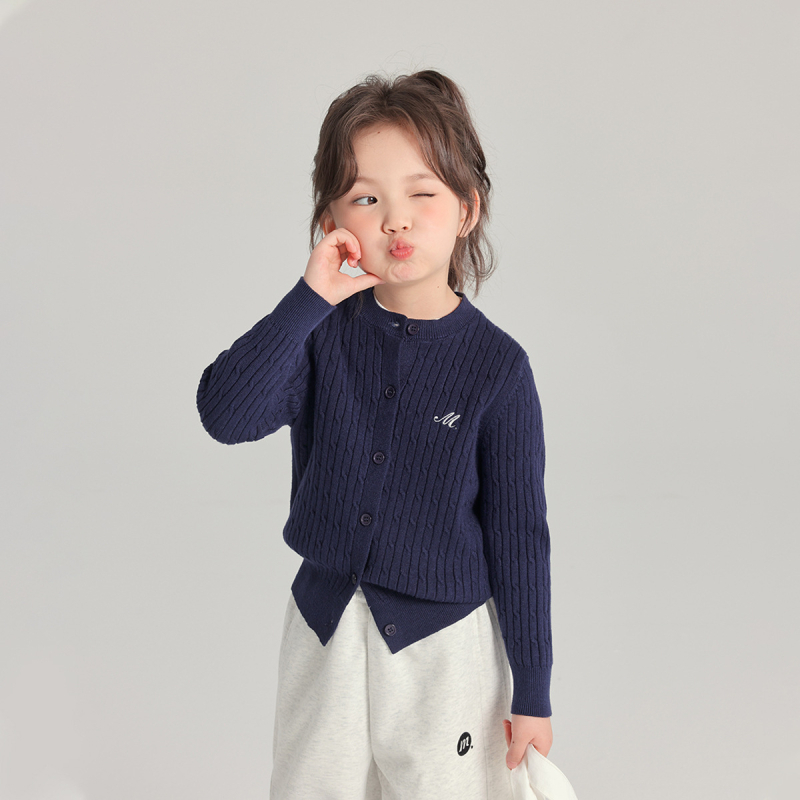 Детски плетен кардиган, кръгло деколте, дълги ръкави, закопчаване с едно редче копчета, едноцветен с букви, 70% полиестер, Пролет 2025