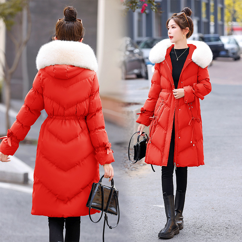 Moteriška žieminė striukė su triušio kailio išoriniu audiniu, poliesterio-pamuko užpildas, vidutinio ilgio, siauras kirpimas, gobtuv su užtrauktuku