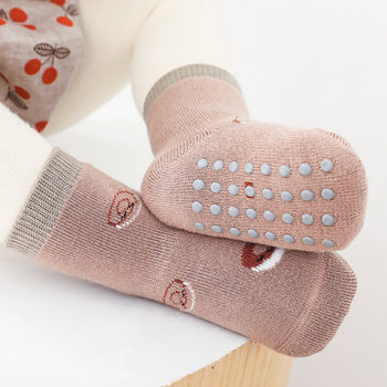 Детски чорапи за под, удебелени терри, с карикатурен принт, противохлъзгаща повърхност, дишащи и топли, съдържат 80% памук