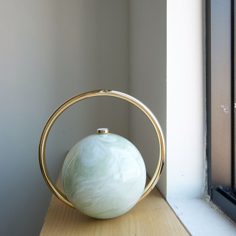 Akrüülkõrvakäekott marmormustriga, sfääriline õhtukott lukustusega, vooderita, sisemine dokumendikott