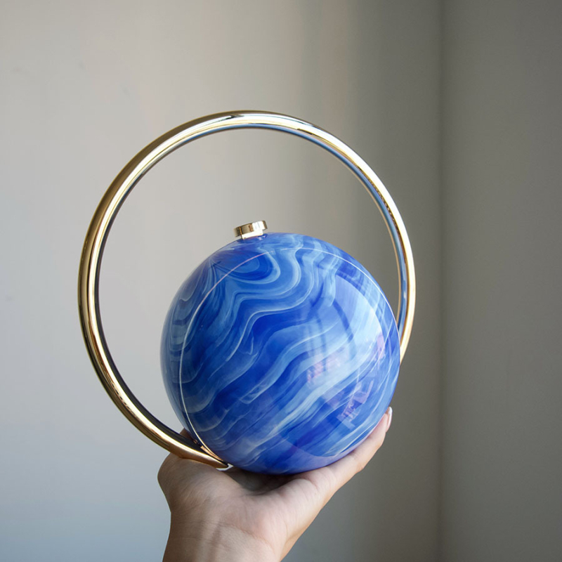 Akrüülkõrvakäekott marmormustriga, sfääriline õhtukott lukustusega, vooderita, sisemine dokumendikott