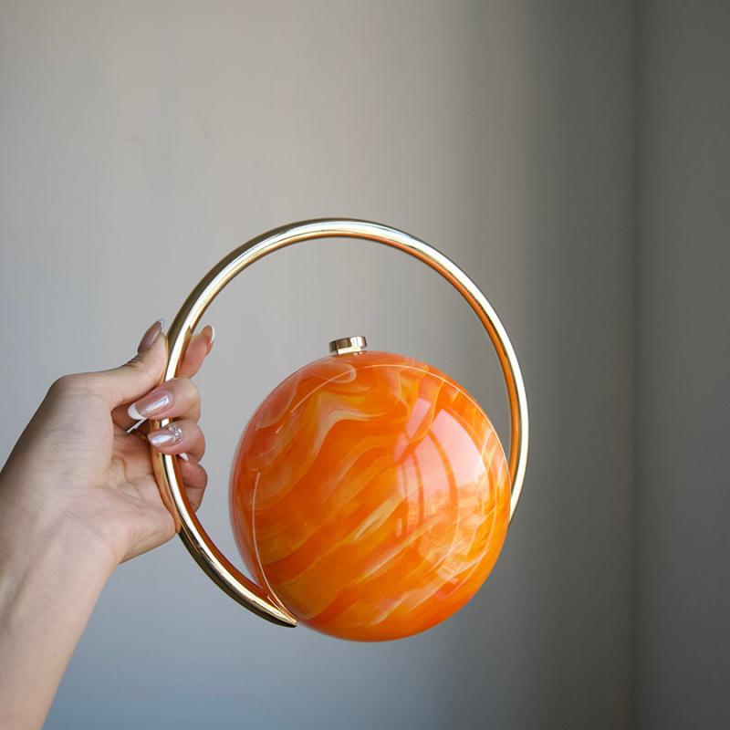 Akrüülkõrvakäekott marmormustriga, sfääriline õhtukott lukustusega, vooderita, sisemine dokumendikott