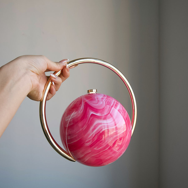 Akrüülkõrvakäekott marmormustriga, sfääriline õhtukott lukustusega, vooderita, sisemine dokumendikott