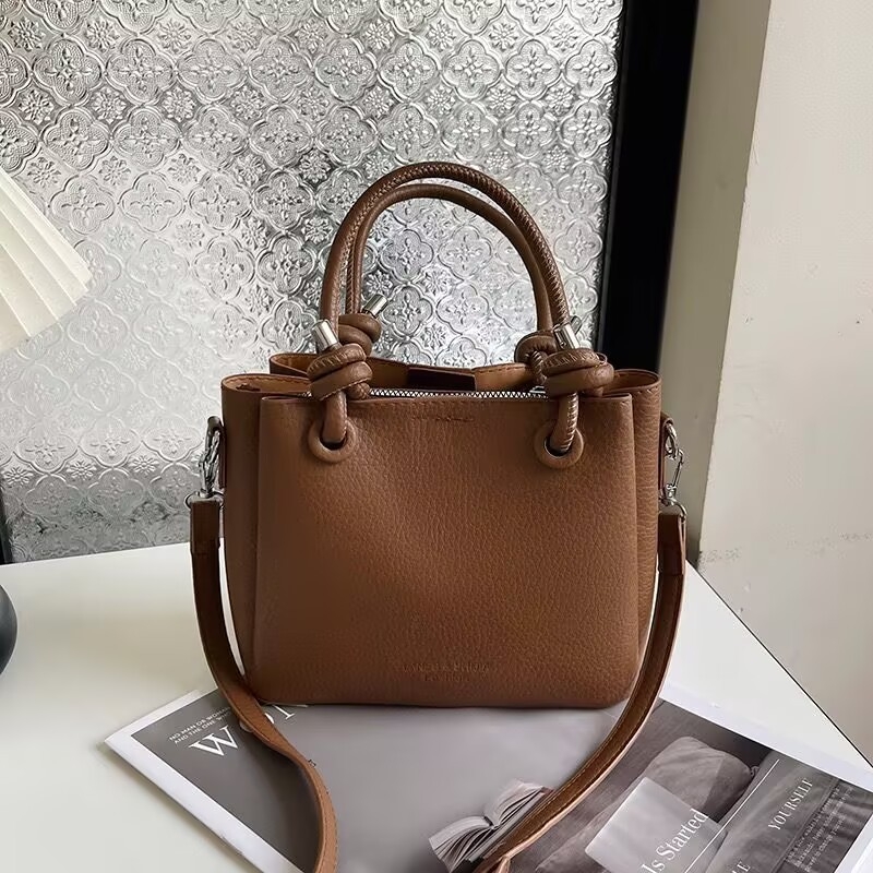 PU crossbody kott — linnaline lihtsus, kaenlaaluse stiil, vertikaalse ruudu kuju, tõmblukuga avamine