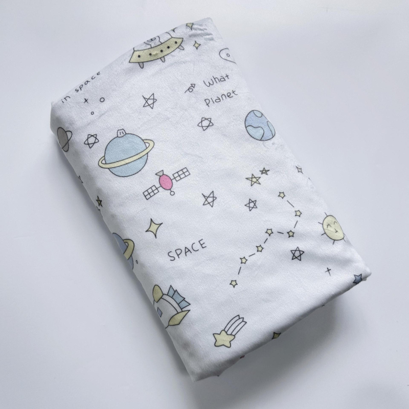 Бебешко одеяло — химическо влакно, 300–500 г, за новородени и деца до 6 г., четири сезона, модерен минималистичен стил