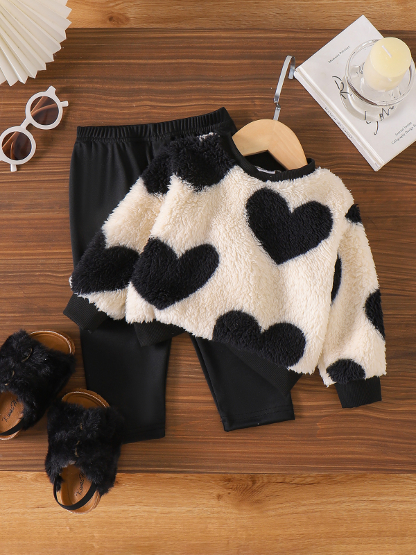 Детски костюм от две части за момичета: топ с дълги ръкави с мотив сърце и къси панталони, 95% памук, за възраст 1–3 г, подходящ за всички сезони.