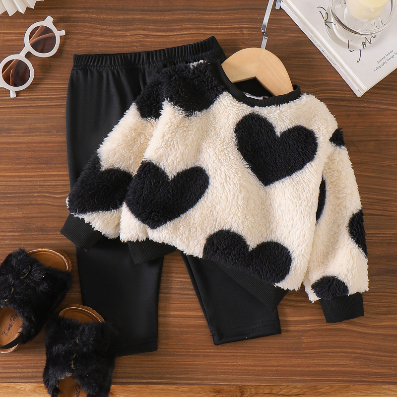 Детски костюм от две части за момичета: топ с дълги ръкави с мотив сърце и къси панталони, 95% памук, за възраст 1–3 г, подходящ за всички сезони.