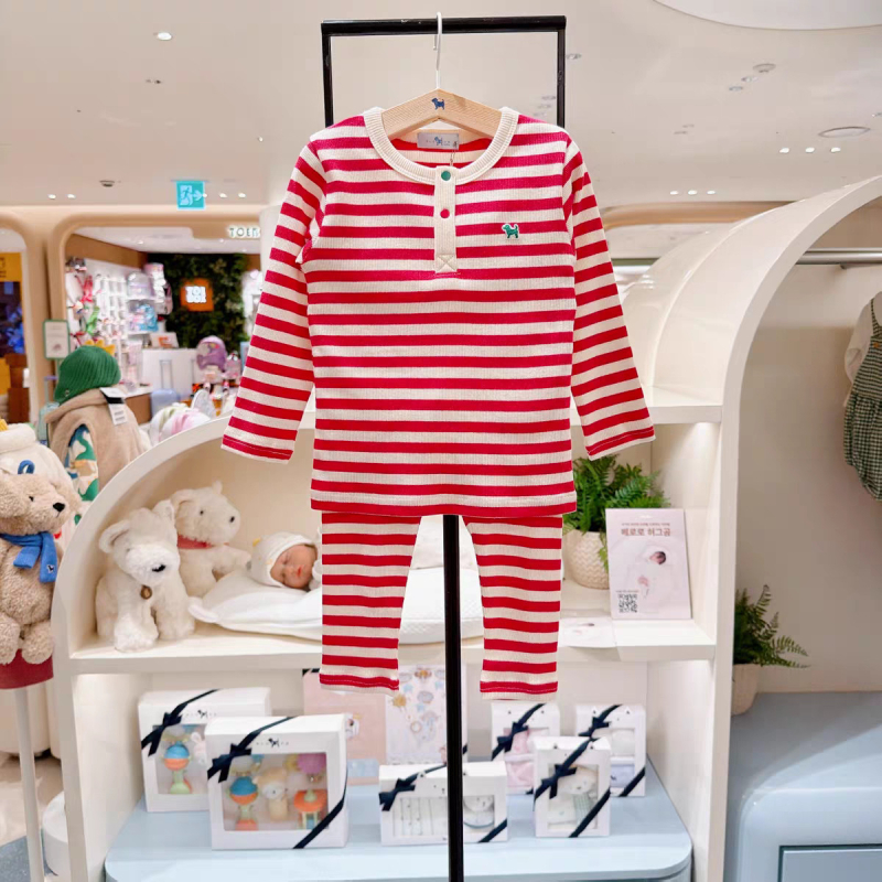 Vaikų dviejų dalių namų drabužių komplektas su dryžiais ir animaciniu motyvu, 90% medvilnė, ilgomis rankovėmis, 3–8 metų vaikams.