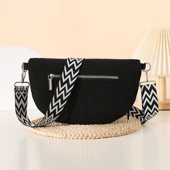 Õla kott tänavapildis, corduroy materjal, Saddle bag, suur mahutavus, ovaalne kuju, tõmblukuga suletav, sisemine tõmblukukott, üks õla rihm, Talvine 2025 kollektsioon