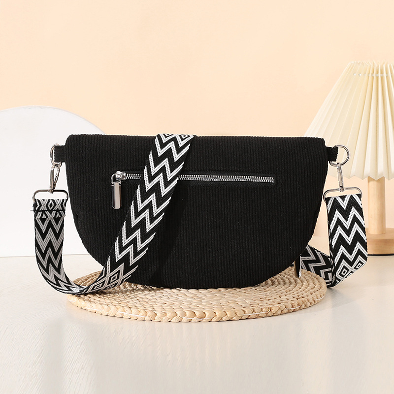 Õla kott tänavapildis, corduroy materjal, Saddle bag, suur mahutavus, ovaalne kuju, tõmblukuga suletav, sisemine tõmblukukott, üks õla rihm, Talvine 2025 kollektsioon