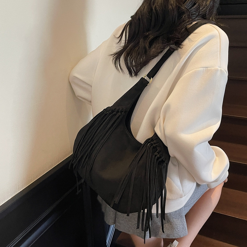 Τσάντα crossbody από PU με σχήμα dumpling, σε στυλ δρόμου, με φερμουάρ, μαλακή υφή, εσωτερική τσέπη με φερμουάρ