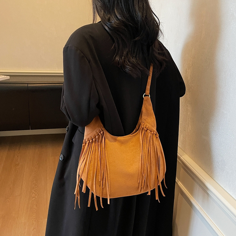 Τσάντα crossbody από PU με σχήμα dumpling, σε στυλ δρόμου, με φερμουάρ, μαλακή υφή, εσωτερική τσέπη με φερμουάρ