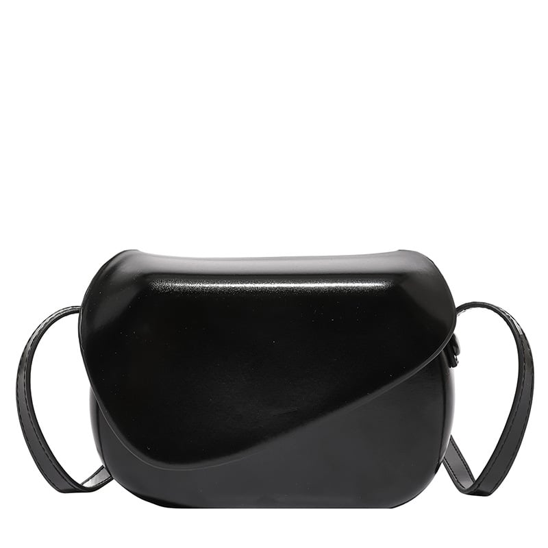 Τσάντα crossbody με ασύμμετρο καπάκι και τετράγωνο σχήμα — PU υλικό, επένδυση πολυεστέρα, κλείσιμο με καλυπτόμενο καπάκι, εσωτερικά διαμερίσματα για κινητό και ID, μιά λουρί